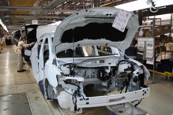На Ижевском заводе собрали первую Lada Vesta